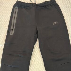 Nike sportswear tech fleece back